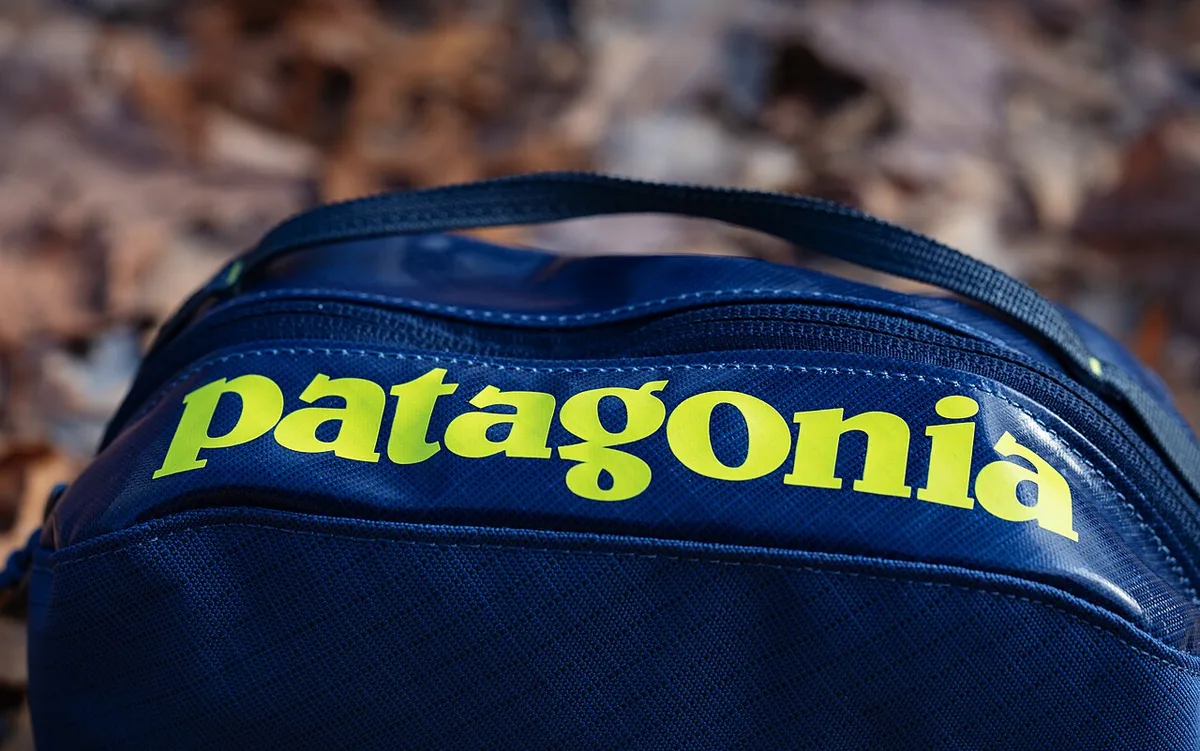 손잡이와 지퍼가 보이는 Patagonia Black Hole 정리 큐브